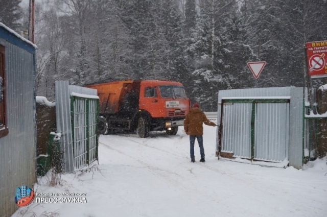 Максим Тарханов поручил продолжить работу по консервации закрытого полигона ТБО «Аннино»