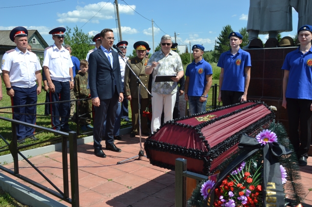 Сотрудники полиции приняли участие в траурном мероприятии, приуроченном ко Дню памяти и скорби