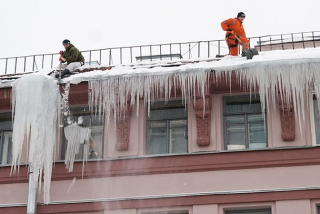 Порядка 900 нарушений в уборке кровель выявили в Подмосковье за новогодние праздники