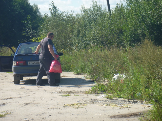 За минувшие выходные задержаны 16 автолюбителей, пытавшихся сбросить мусор