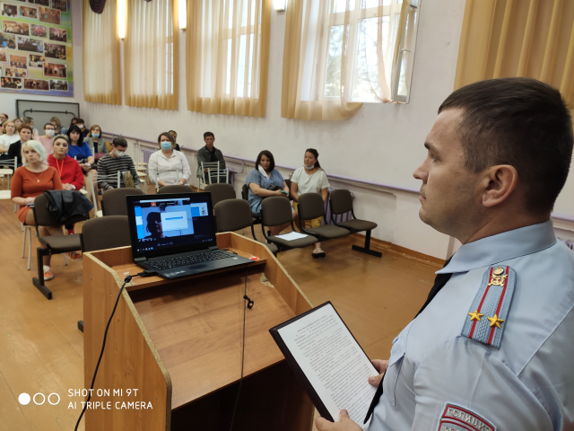 Родителям юных дороховчан напомнили правила безопасности