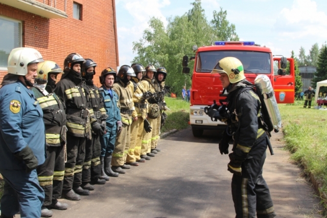 Более 3,5 тысяч сотрудников пожарно-спасательных подразделений  будут дежурить на мероприятиях в честь Дня Победы в Московской области