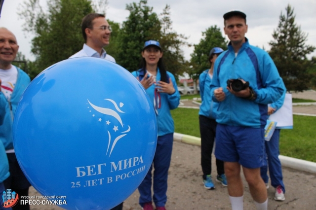 Главе Рузского округа Подмосковья вручили мировой символ бегового движения