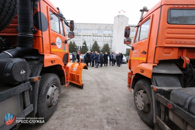 Готовность коммунальной техники к работе в зимний период проверил Максим Тарханов