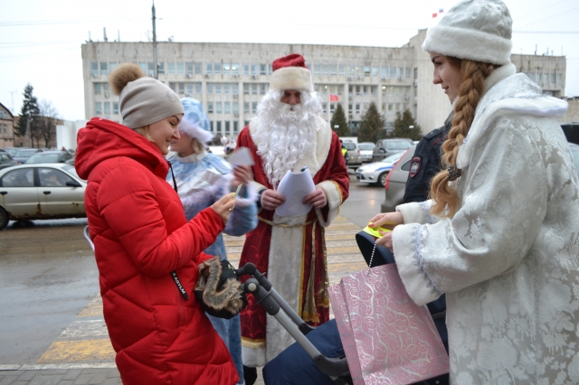 Полицейский дед Мороз  в рейде