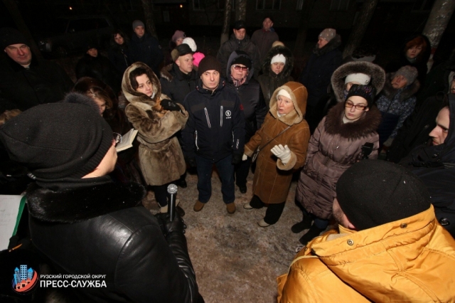 Максим Тарханов поручил структурам, ответственным за благоустройство дворов, учесть замечания жителей