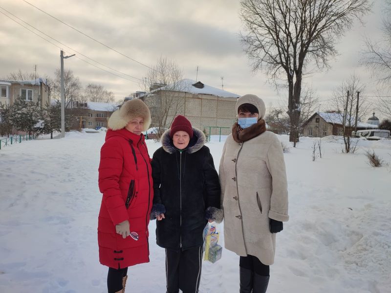 Покровских долголетов поздравили с праздниками