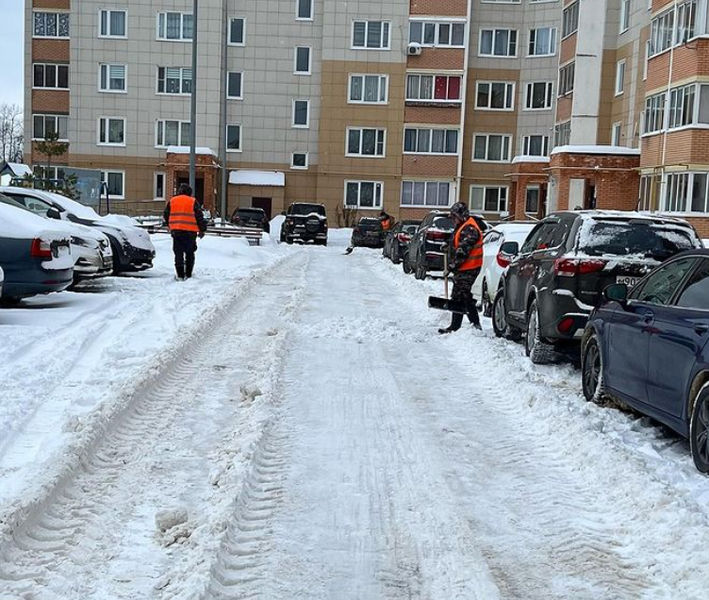 В Рузском округе в первую очередь расчищают тротуары и подходы к социальным объектам