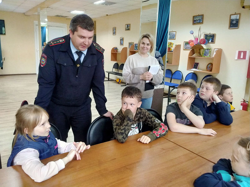 Рузские полицейские провели беседу в пришкольном летнем лагере