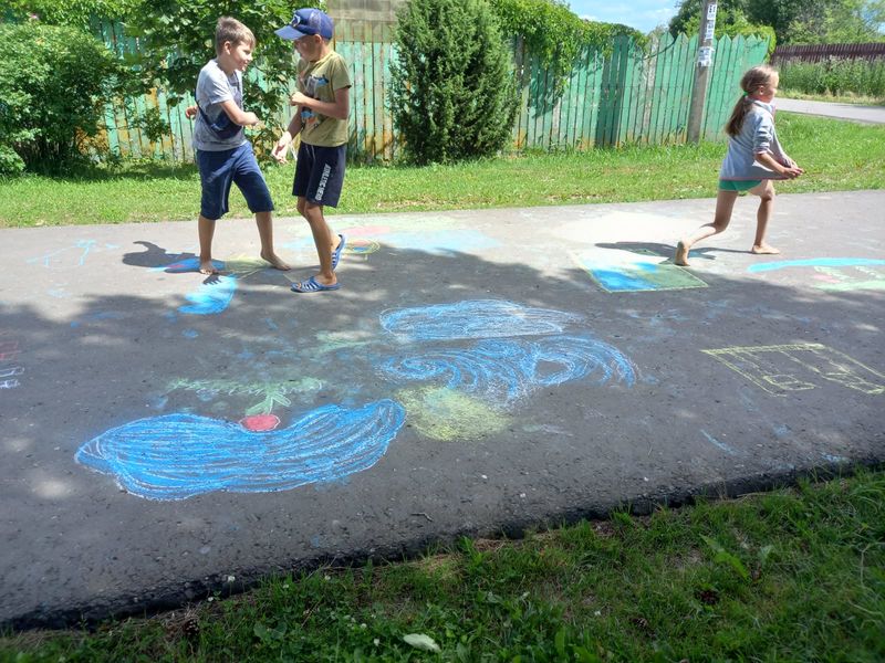 В Богородском рисовали на асфальте