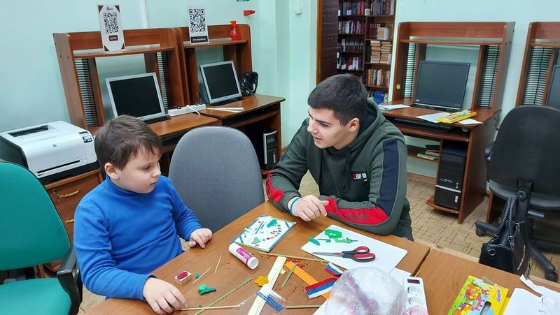 В Рузской библиотеке делали подарочную рамку