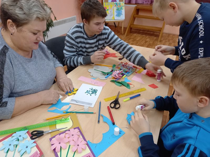 В Воскресенском СДК делали открытки