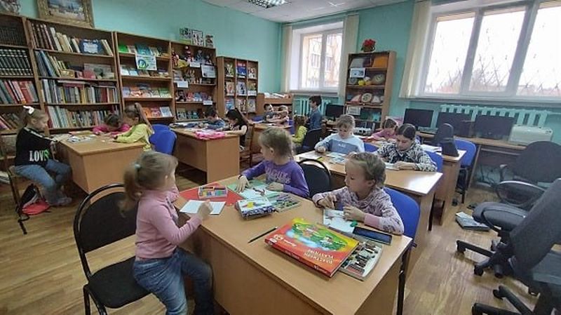 Юные ружане делали аппликации из пластилина