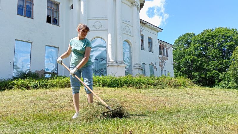 В усадьбе Любвино провели субботник 