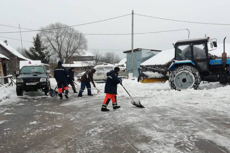 В Рузском округе убирают снег