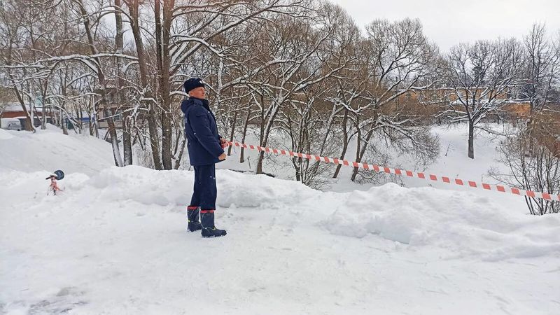 Работники ГКУ МО «Мособлпожспас» контролируют образование опасных спусков в Рузском округе 