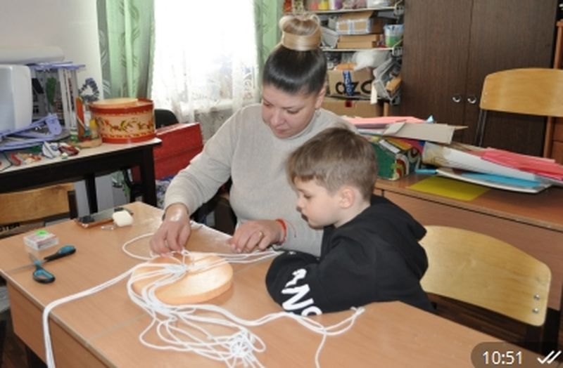 Дороховчане делали подставки в технике макраме