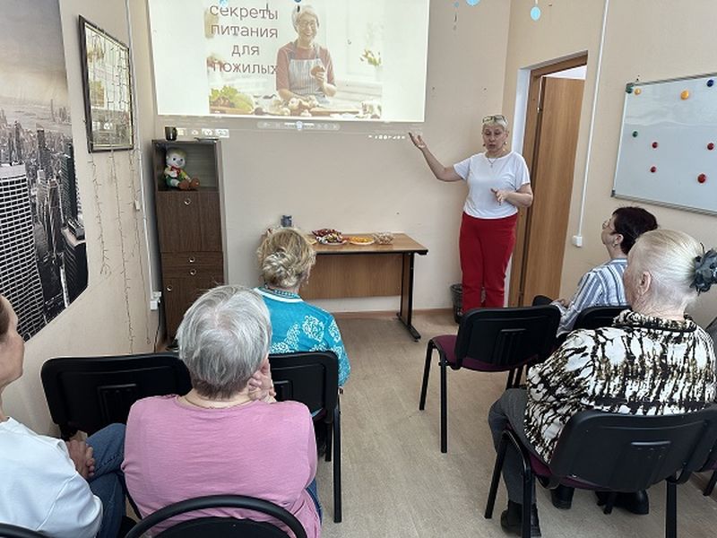 Нововолковцам старшего поколения открыли секреты питания 