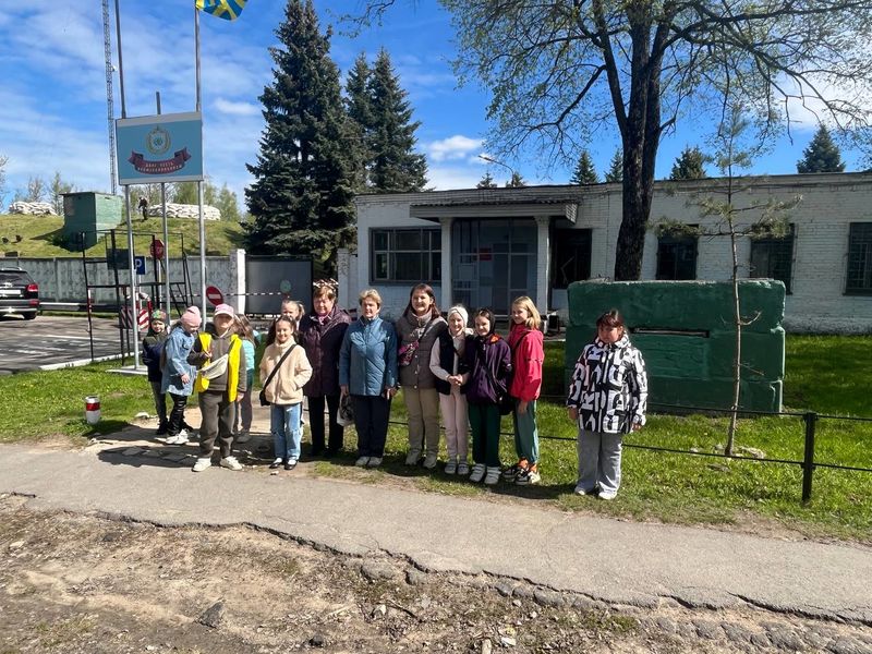 Старорузские школьники побывали на экскурсии в воинской части