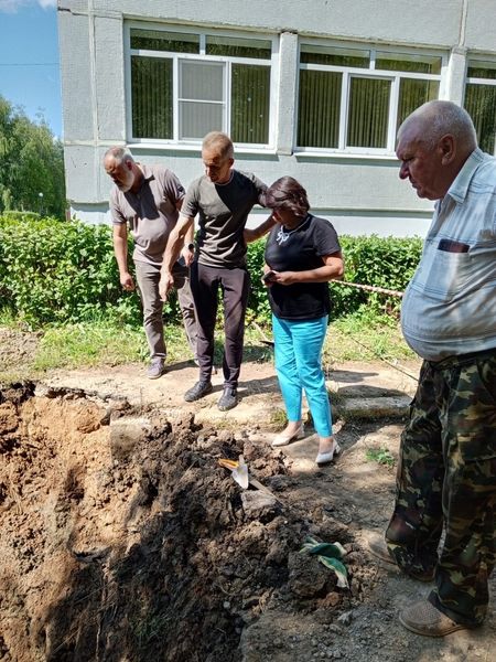 Заместитель главы Рузского городского округа Екатерина Волкова оперативно прибыла на место прорыва трубы холодного водоснабжения в Колюбакино