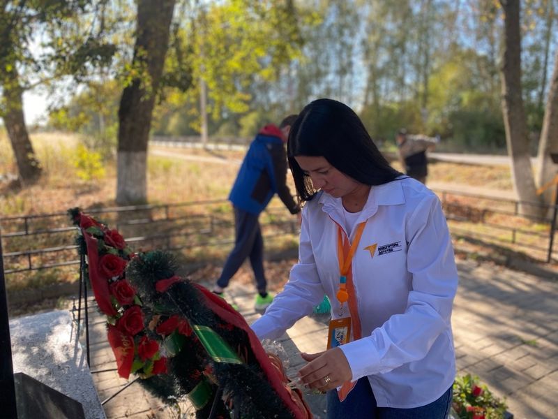 Волонтеры Нестеровского лицея проводят субботники на мемориалах и памятниках