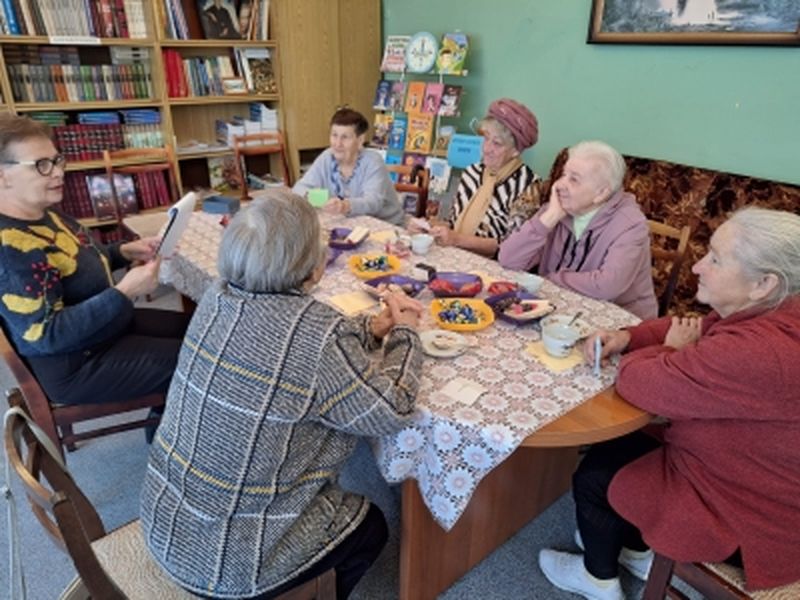 В Беляногорской библиотеке провели программу «С улыбкой по жизни»