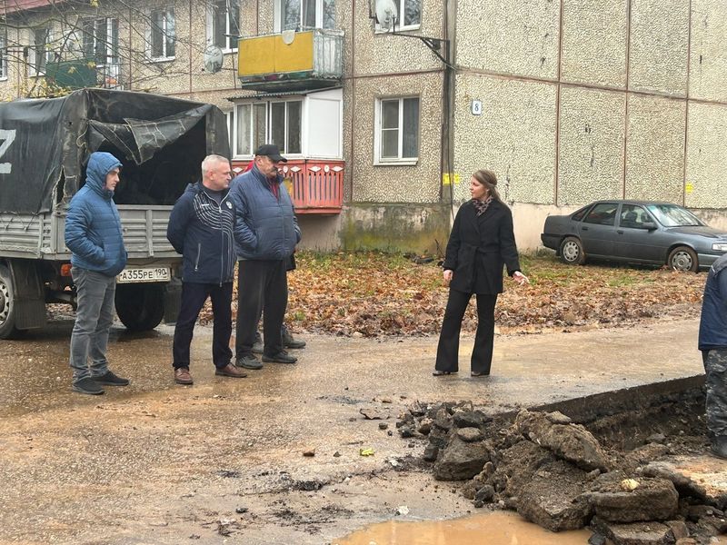 В деревне Орешки продолжается модернизация контейнерной площадки