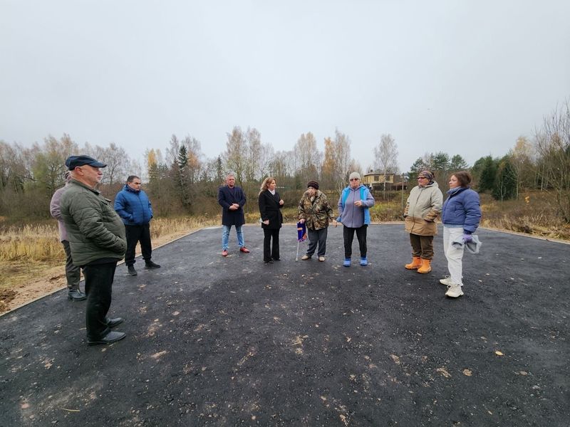 В Лызлово продолжаются работы по установке воркаута