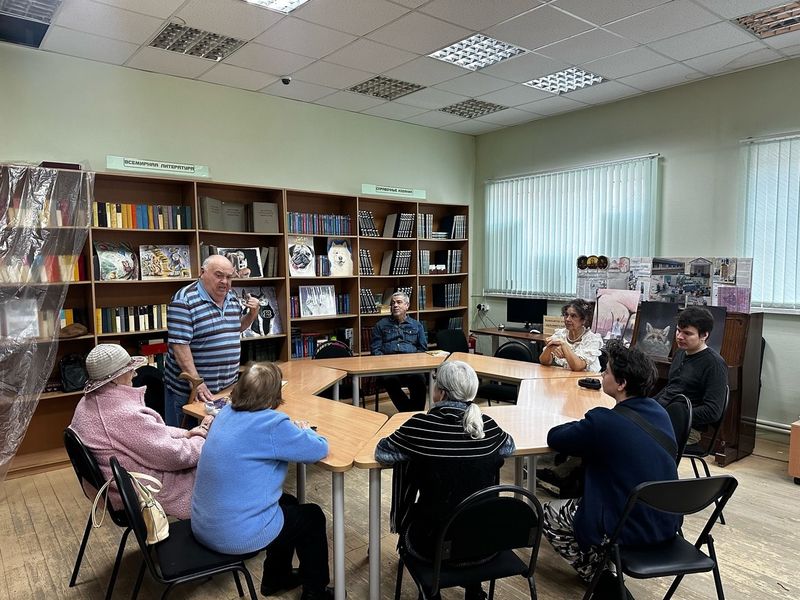 В Тучково прошла творческая встреча с поэтом Евгением Степановым 