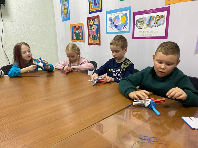 В Тучково сделали новогодние поделки бойцам СВО 