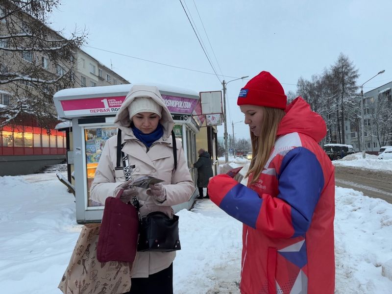 Волонтеры в День Героев Отечества рассказали жителям округа о Сергее Солнцеве, Никите Лебеденко и Георгие Невкипелом